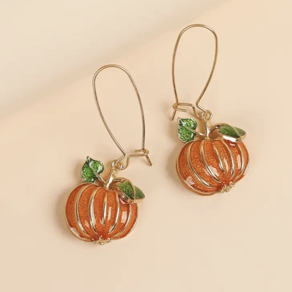 🎃🖤 Vintage look Gold and Green Pumpkin Earrings